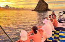 Sunset on Sailboat along the Bahí Santa Marta