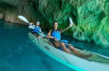 Kayak tour in Capri between caves and beaches. Photos included.