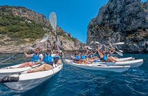 Kayak tour in Capri between caves and beaches. Photos included.
