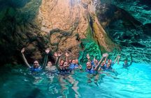 Kayak tour in Capri between caves and beaches. Photos included.