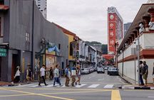 Chinatown History and Food Tour in Singapore