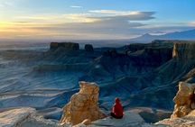 Moonscape Overlook and Bentonite Hills Half Day Private Tour