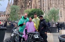 Barcelona Bike Tour: Your First Time Highlights with Locals