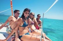 Santorini Catamaran Tour for Cruise Passengers - SKIP THE LINE