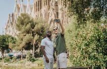 Gaudi & Sagrada Familia for Small Group Guided Tour with Tickets 