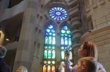Gaudi & Sagrada Familia for Small Group Guided Tour with Tickets 