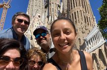 Gaudi & Sagrada Familia for Small Group Guided Tour with Tickets 