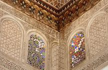 Bahia Palace and Ben Youssef Medrassa half day medina tour