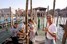 Venice Like a Local: Food, Wine & Spritz Tour with Traghetto Ride