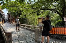Kyoto: Gion Geisha District & Yasaka Shrine Walking Tour