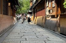 Kyoto: Gion Geisha District & Yasaka Shrine Walking Tour