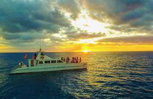Private and Luxurious Sunset Cruise with Gourmet Hawaiian Meal