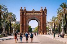 BCN Old Town Walk: Arc de Triomf & El Born Cultural Experience