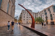 BCN Old Town Walk: Arc de Triomf & El Born Cultural Experience
