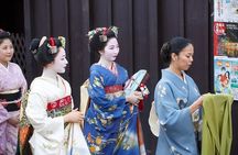 Kyoto: Gion Geisha District Sunset Tour in Spanish and en Español