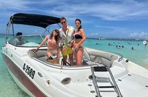 Aruba Private Boat Tour with Drinks and Snorkeling