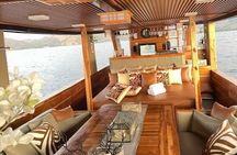 Komodo Island Full Day Luxury Boat Tour with Snorkeling and Lunch