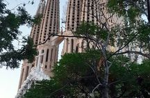 Gaudí Premium Tour: Masterpieces and Local Delicacies