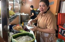 Phnom Penh Night Food Tour by Tuktuk-Local Eats& City Highlights