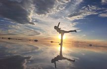 Tour 2 days Salar de Uyuni Reflections + Hot Springs Guide English