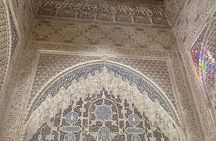 Small group guided tour of the Alhambra max 10 people