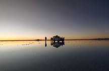 Tour 2 days Salar de Uyuni Reflections + Hot Springs Guide English