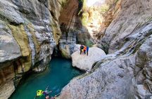Hidden Paradise Tour: Wadi Tiwi, Bimmah Sinkhole & Fins Beach
