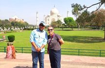 Taj Mahal and Agra Fort Luxury Tour with Lunch from Delhi