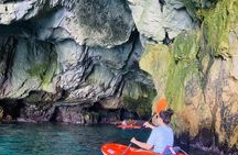 Syracuse: Kayak Excursion Through the Sea Caves and Ortigia