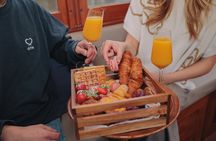Amsterdam: 1.5-Hour Cozy Morning Breakfast Canal Cruise