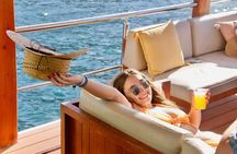 Private 32' Catamaran: Cabo Arch, Sea Lions & Beach for 12 Guest