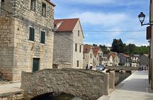 Stari Grad Private Tuk Tuk Tour with Wine Tasting