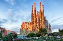 Barcelona Walking Tour: Sagrada Familia, Gaudi and Gothic Quarter