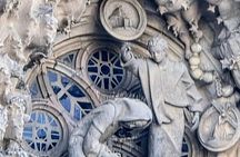 Sagrada Familia Tour: Gaudí’s Secrets (Exterior) 2026