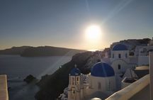 Santorini: Private 3-Hour Highlights Custom Tour with a local