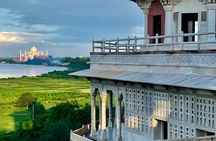 2-Day Luxury Taj Mahal Tour from Mumbai with Flights and Hotel
