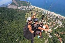 Parapente flight in the most beautiful view of Rio de Janeiro.