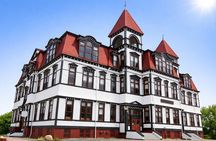 Private Peggy’s Cove, Mahone Bay and Lunenburg Tour From Halifax