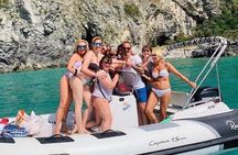 Group boat tour along the Costa degli Aranci with aperitif