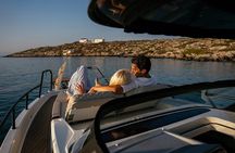 Private Premium Motor Yacht Experience to Dia Island