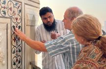 Private Day Trip to Agra in Taj Mahal and Agra Fort with Lunch