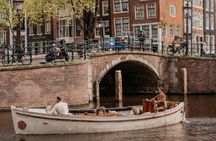 Private Romantic Canal Cruise Amsterdam with Bubbly and Snacks