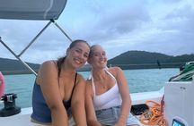 Half-Day Airlie Beach Sailing and Snorkeling Tour on Yacht