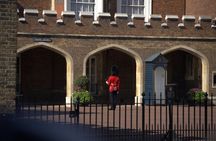 Changing of the Guard Walking Tour with Local Guide