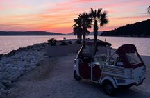 Split Romantic Tuk Tuk Night Ride with Bottle of Wine