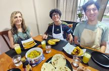 Traditional cooking class with Tica family