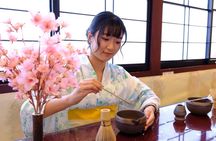 Tokyo Cherry Blossom Cruise: Sukiyaki/Tea ceremony&Shamisen