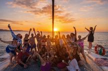 Playa Flamingo Sunset Catamaran Cruise with Open Bar & Snorkeling