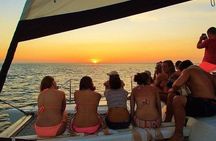 Playa Flamingo Sunset Catamaran Cruise with Open Bar & Snorkeling