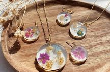 45 minute Resin Jewelry Making Workshop in Paris